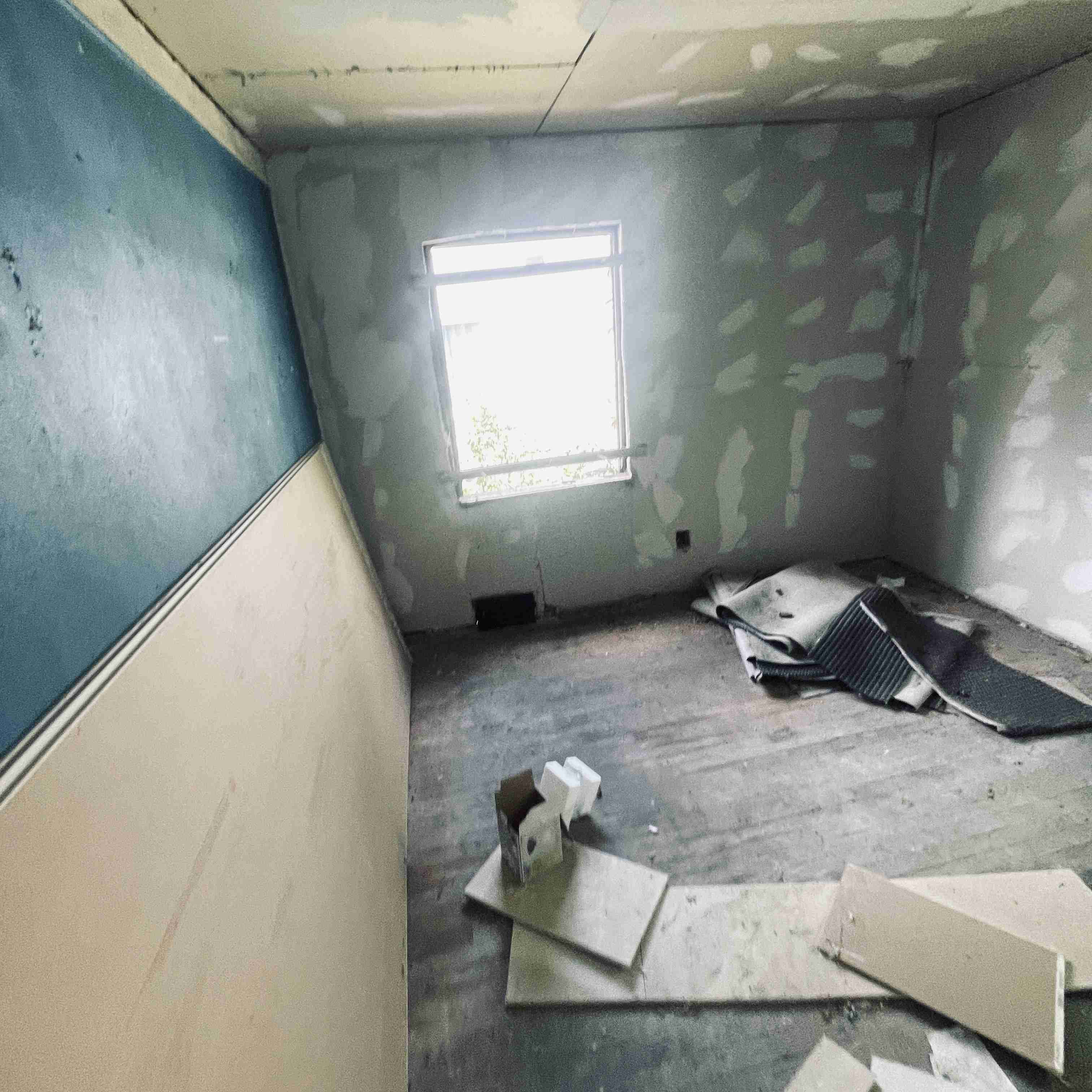 19220 Albany St (38).jpg